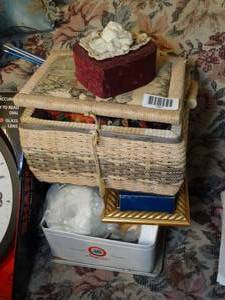 lot 1427 image: Lot of Craft Items