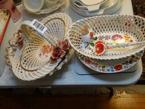 lot 1430 image: Lot of Woven China Baskets  Some Hungarian