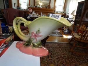 lot 1442 image: Horn Shape Vase Hull W10-11 USA Woodland Cornucopia Antique Yellow Chartreuse