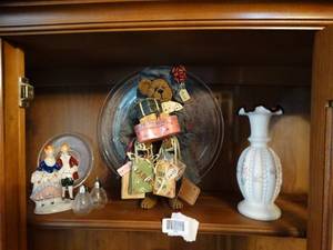lot 1462 image: Contents of Top Inside Shelf  Large Boyds Bear  Fenton Vase  S&P  KLM Houses