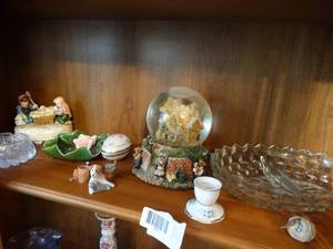 lot 1463 image: Contents on Middle Shelf  Globe Music Boxes  Pressed Glass  Misc Lot