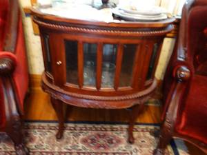 lot 1468 image: 29 Wide Oval Antique Cabinet w Lift off Tray on Top