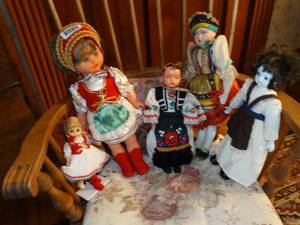 lot 1472 image: Lot of 5 Traditional Old Hungarian Dolls