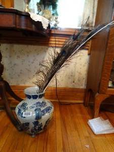 lot 1477 image: Large Vessel w Peacock Feathers