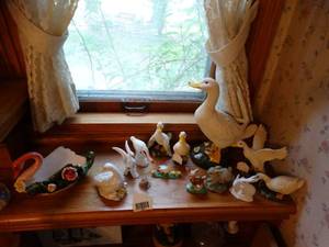 lot 1486 image: Small Animal Collectible Decor