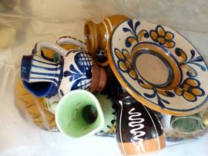 lot 1492 image: Bag of Mini Ceramic Vessels