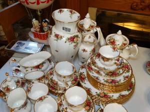 lot 1497 image: Large China Set 1963 Old Country Roses Royal Albert China  England