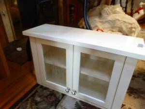 lot 1503 image: Small White 2 Door Cabinet