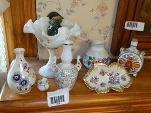 lot 1504 image: Small Collection of Quality Hungarian China and Fenton