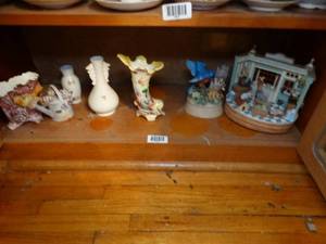 lot 1509 image: Mixed Lot of Glass Decor  Music Boxes  Vases  Etc