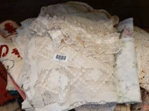 lot 1501 image: Hand Made Linen Decor