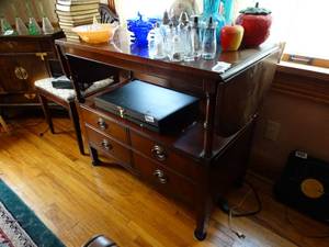 lot 1520 image: Folding Wood Leaf Serving Table