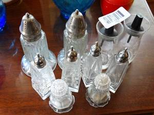 lot 1522 image: Five Sets ot Antique S&P  Salt and Pepper Shakers