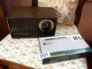 lot 1528 image: 2 Vintage  Radios