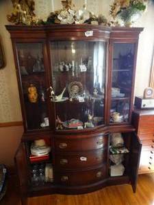 lot 1539 image: Dark Mahogany China Cabinet wo Contents