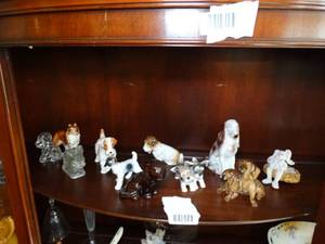 lot 1540 image: More Glass Collectible Dogs and Misc Animals