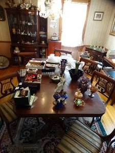 lot 1546 image: Mahogany Dining Room Table and 6 Chairs