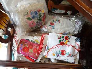 lot 1547 image: Hand Made Traditional Hungarian Dining Room Decor  Linens