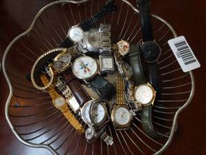 lot 1555 image: Mixed Lot of Mens and Womens Quality Watches