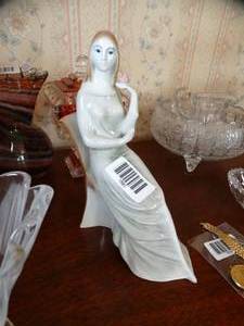 lot 1580 image: Beautiful Seated Woman Porcelain Zsolna Pecs Hungary