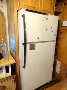 lot 1583 image: Amana 20 - Great Working Refrigerator