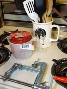 lot 1591 image: Kitchen Necessities