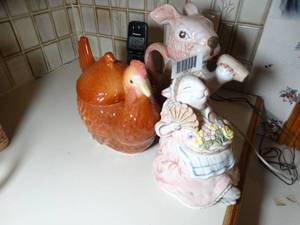 lot 1614 image: Animal Cookie Jars