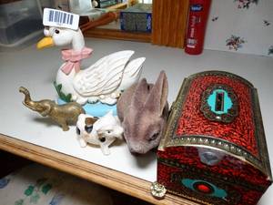 lot 1621 image: Door Stop and Banks
