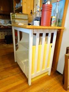 lot 1618 image: 2 in1  Small Table w White Shelves