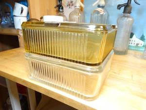 lot 1617 image: 2 Square Glass Bakeware
