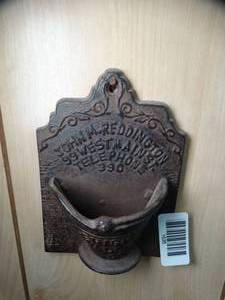 lot 1635 image: Contents on Wall  Decor