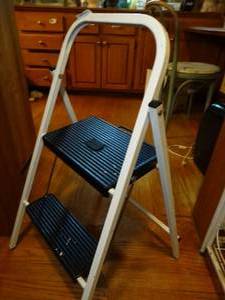 lot 1625 image: Folding Medal Step Stool