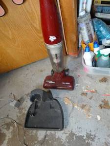 lot 1663 image: Dirt Devil Rechargeable Vacuum w Charger
