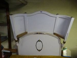 lot 1689 image: Small Antique Floral Head and Curved Foot Board  Bed