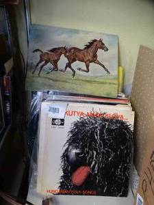 lot 1708 image: Old Records  LP  33 and Horse Print
