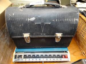 lot 1748 image: Thermos Lunch Pale and Scale