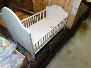 lot 1771 image: Doll Sized Vintage Doll Bed