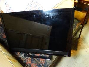 lot 1773 image: Vizio 24 TV