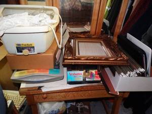 lot 1789 image: Contents On And Under Vanity