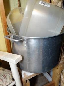 lot 1835 image: Large Pot and Storage Container