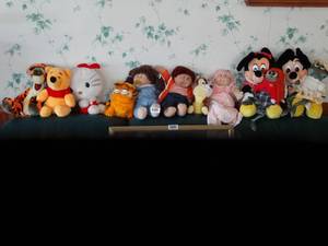 lot 1872 image: Huge Lot of Stuffed Animals  Dolls