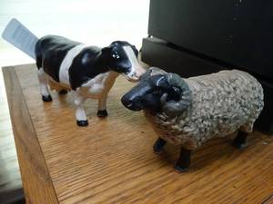 lot 1876 image: 2 Heavy Metal Animals
