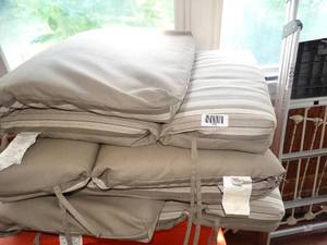 lot 1895 image: 3  - Cushions for Outdoor Furniture