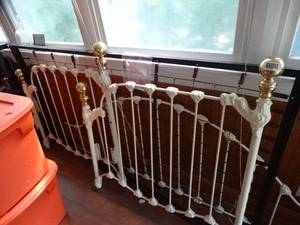 lot 1898 image: Wrought Iron Day Bed Frame
