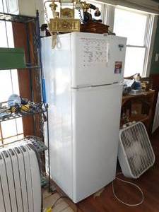 lot 1904 image: Criterion Apartment Sized Fridge and Freezer  Works