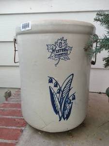 lot 1911 image: Western Stoneware 8 Gallon Crock