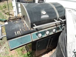 lot 1914 image: Master Forge Propane Grill w Tank
