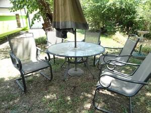 lot 1925 image: Patio Set (5 Chairs table and umbrella)