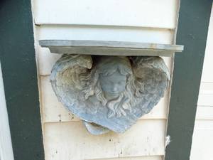 lot 1935 image: Outdoor ShelfDecor