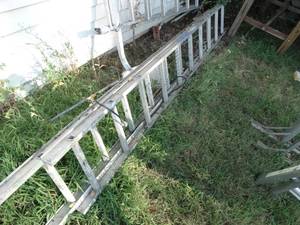 lot 1939 image: Extension Aluminum Ladder
